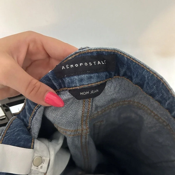 Aeropostale Women's Distressed Ripped Mom Jeans Size 4 - Picture 4 of 9